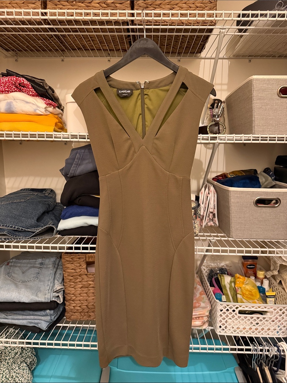 bebe Olive V‑Neck Cap Sleeve Sheath Dress